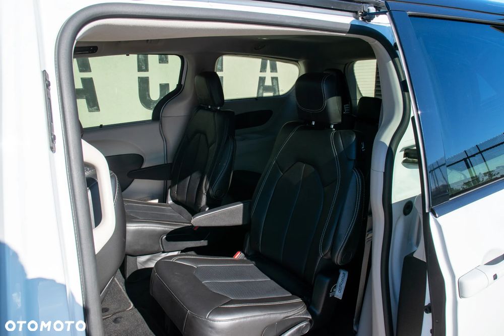Chrysler Pacifica - 17