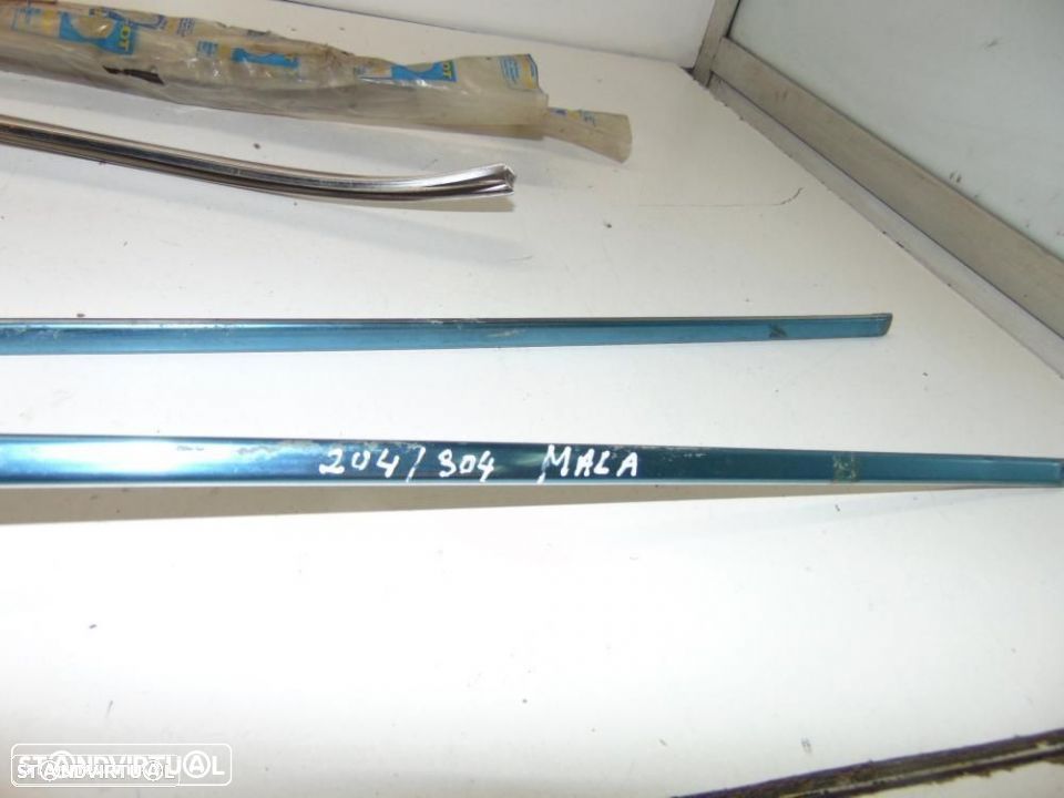 Peugeot 404 friso capot - 2