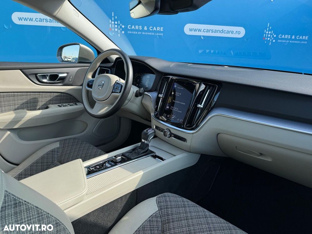 Volvo V60 B4 MHEV AT8 FWD Momentum Pro - 17