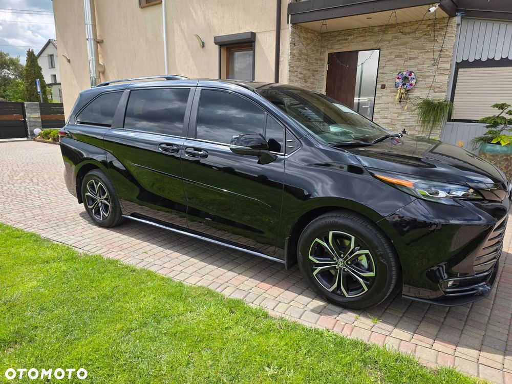 Toyota Sienna - 2