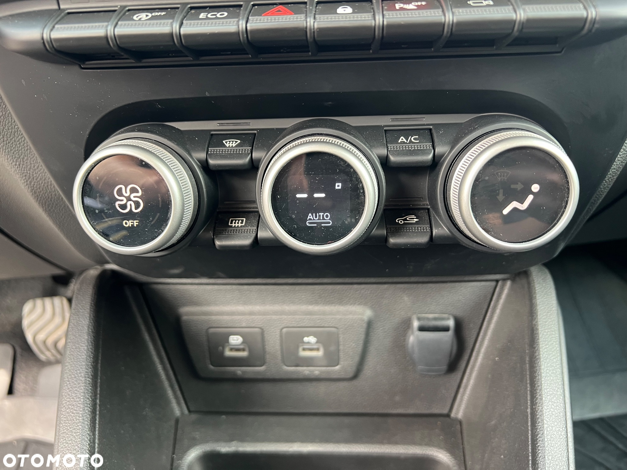 Dacia Duster TCe 100 2WD Celebration - 16