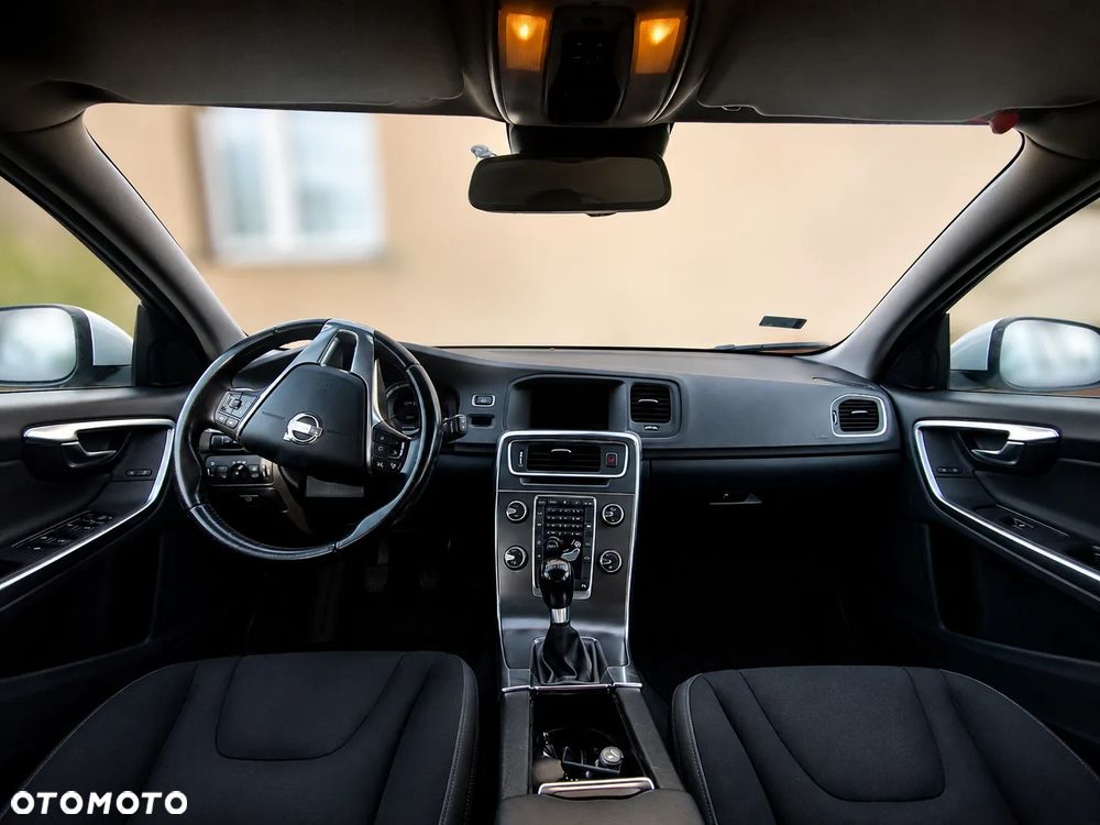 Volvo V60 D3 Momentum - 6