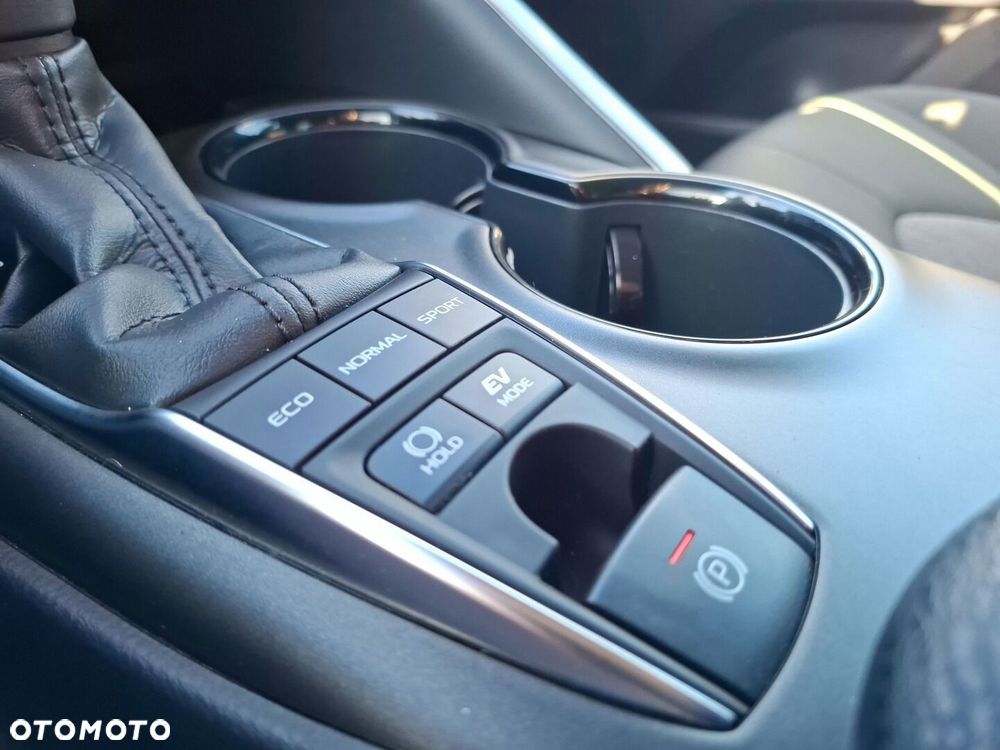 Toyota Camry 2.5 Hybrid Comfort CVT - 27