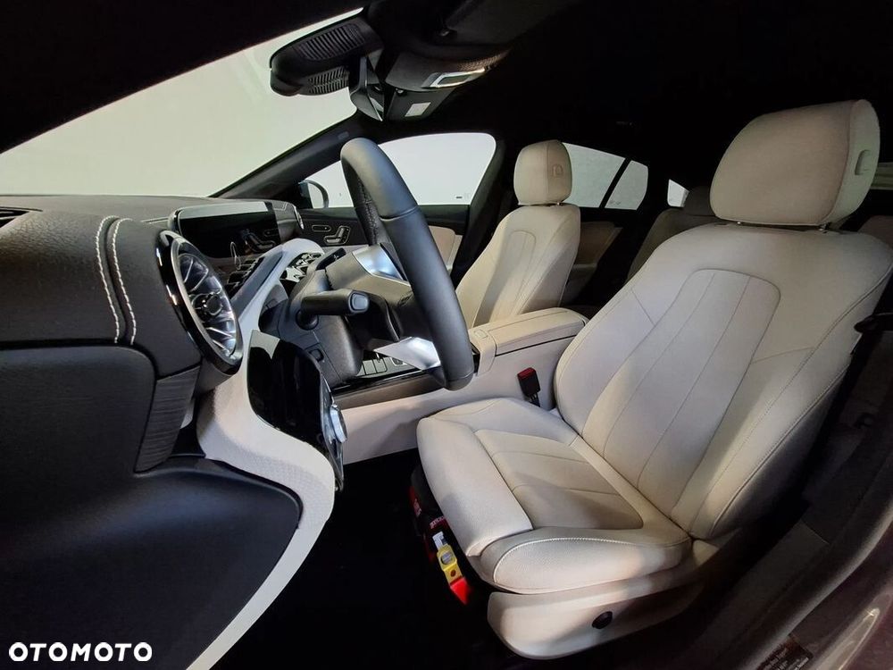 Mercedes-Benz CLA 200 Progressive 7G-DCT - 23