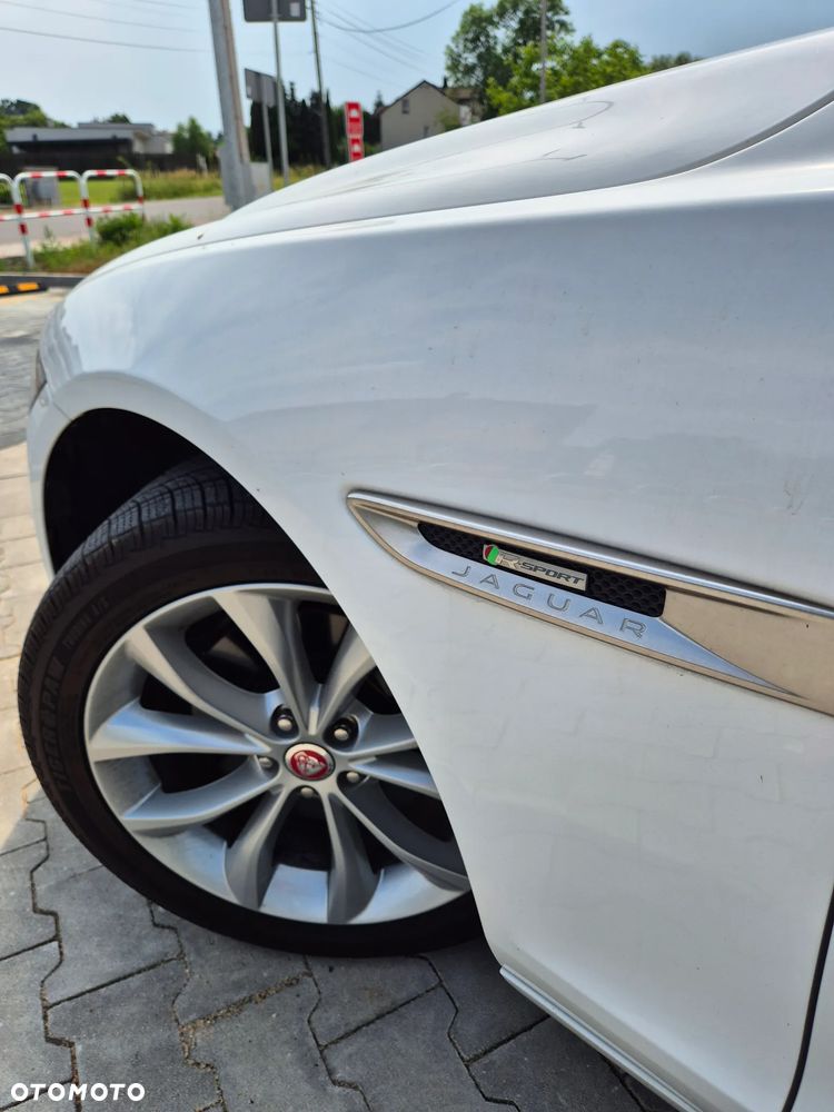 Jaguar XF 2.0 T AWD Prestige - 5
