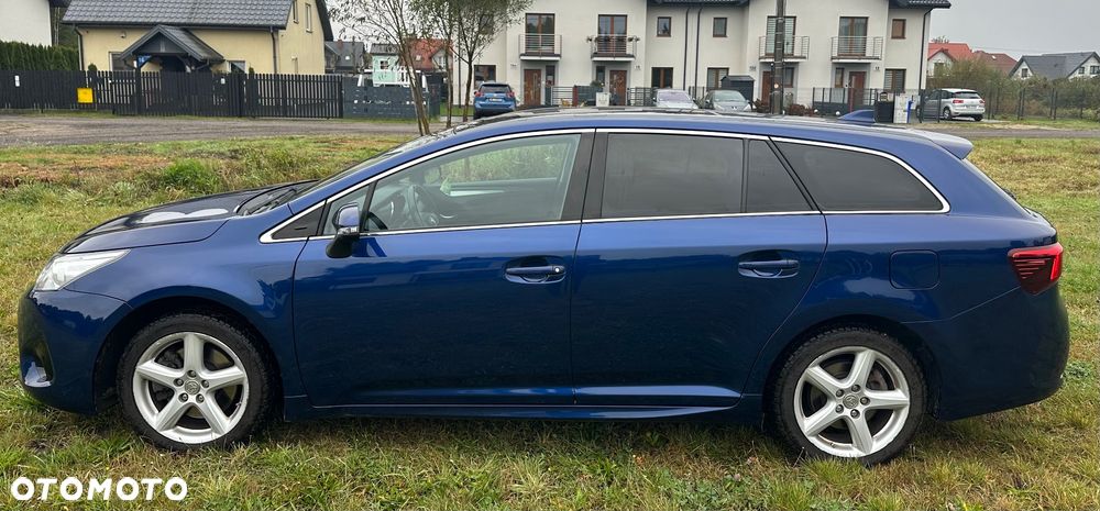 Toyota Avensis 2.0 D-4D Premium - 2