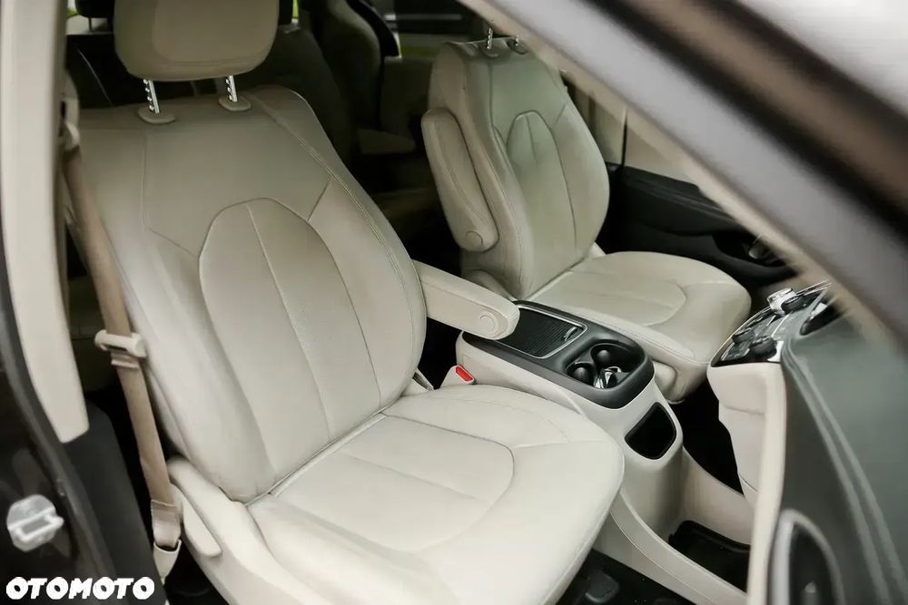 Chrysler Pacifica - 24