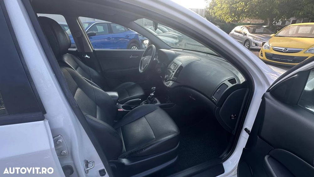 Hyundai i30 1.6 CRDI blue Classic - 23