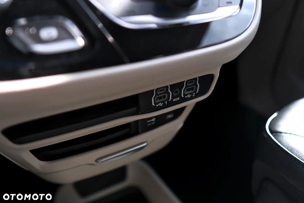 Chrysler Pacifica - 33