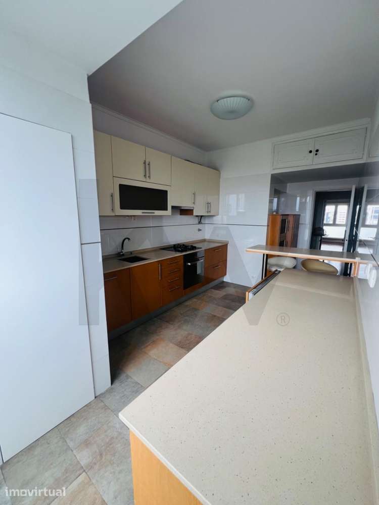Apartamento T3 à Venda no Areeiro - Excelente Oportunidade! - Grande imagem: 3/30
