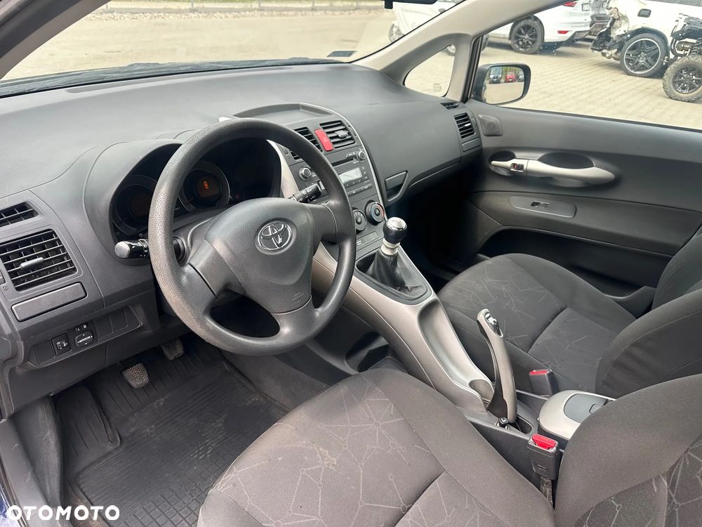 Toyota Auris - 12