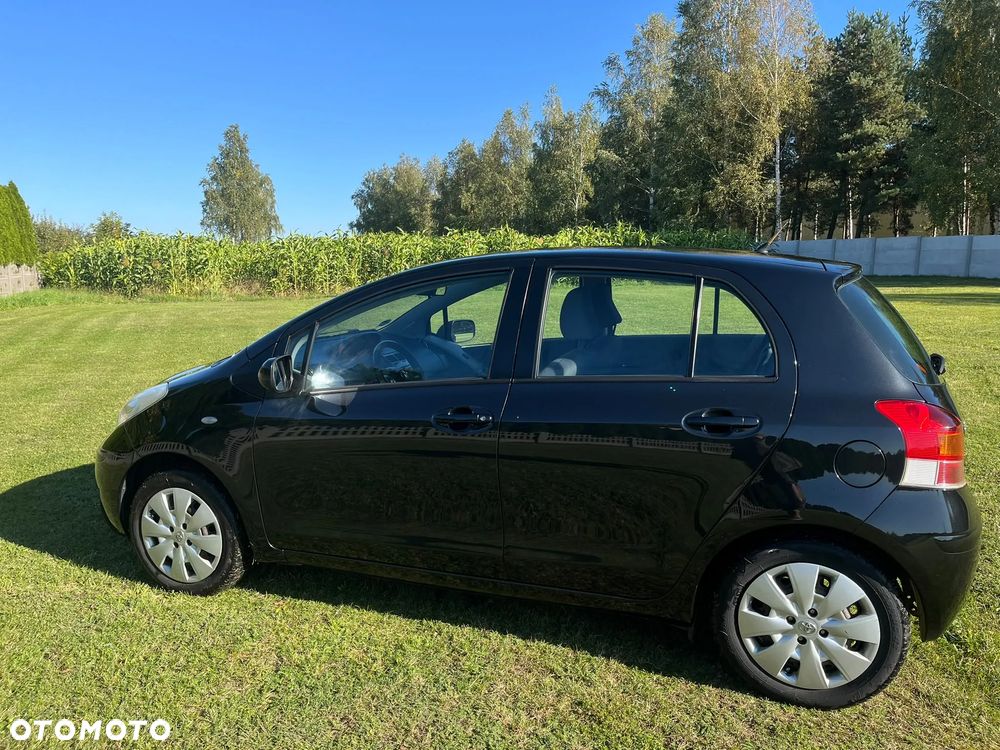 Toyota Yaris - 25