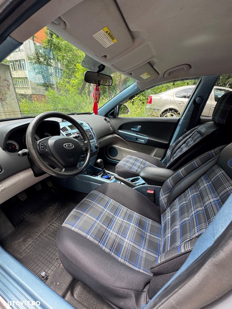 Kia Ceed - 11