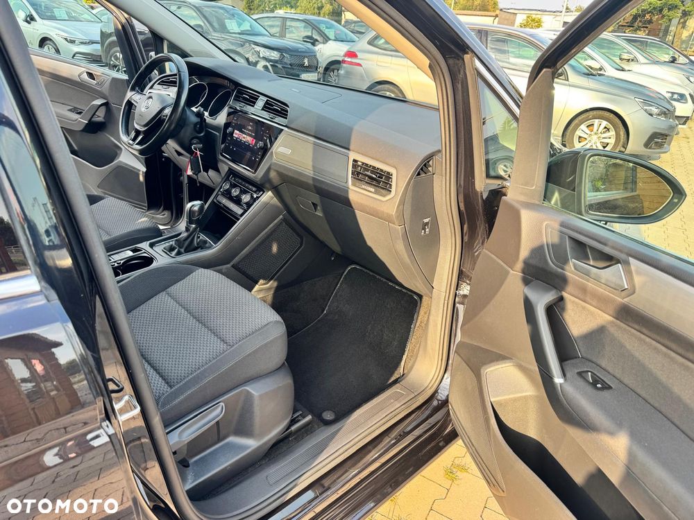 Volkswagen Touran - 29