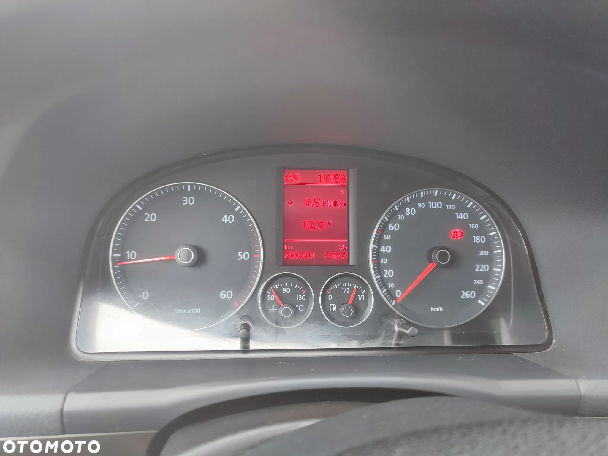 Volkswagen Touran - 4