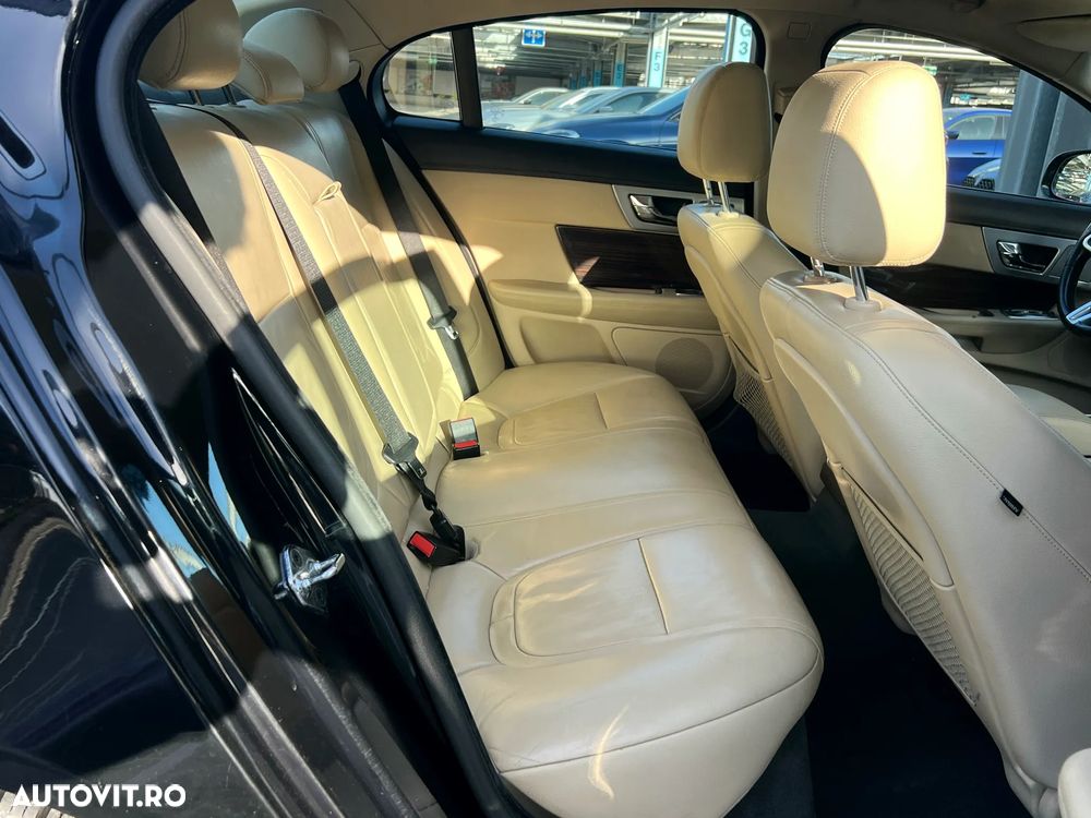 Jaguar XF 2.2D Luxury - 10