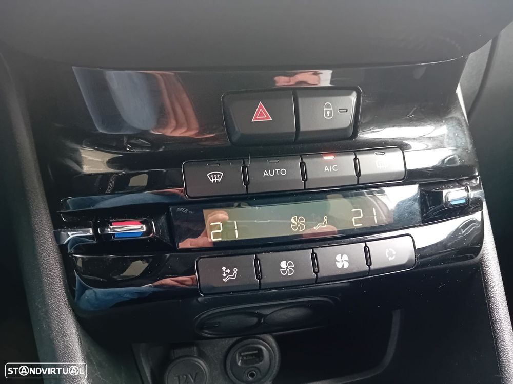 Peugeot 2008 1.2 PureTech Allure EAT6 - 19