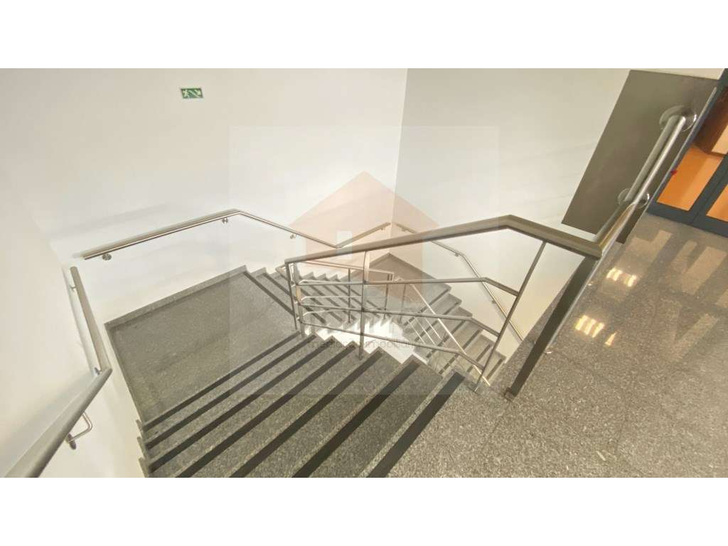 Escritório em Carnaxide com 338m2 - Grande imagem: 3/36