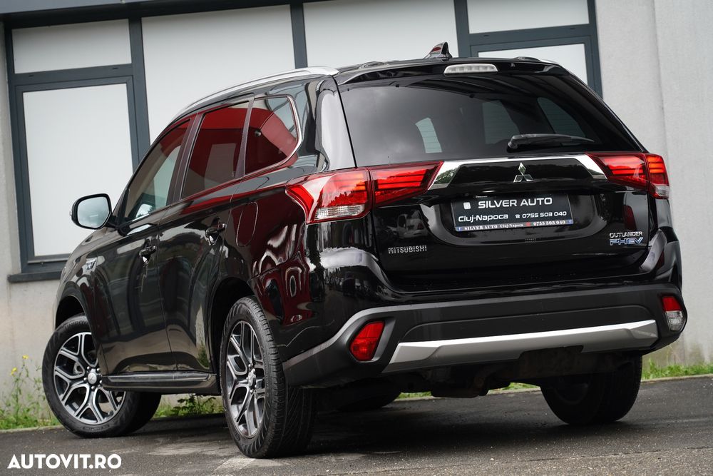 Mitsubishi Outlander 2.0 4WD Plug-In Hybrid - 13