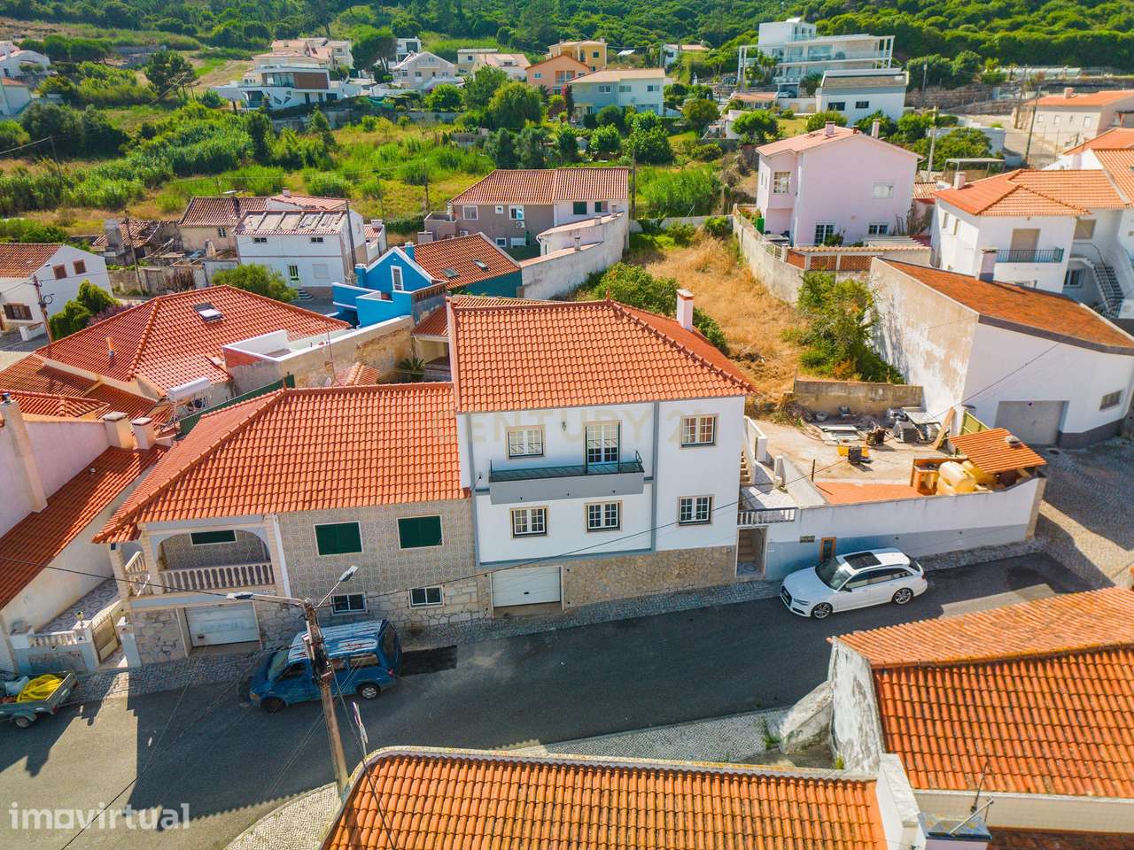 Propriedade composta por prédio, moradia e terreno em Salir do Porto - Grande imagem: 3/60