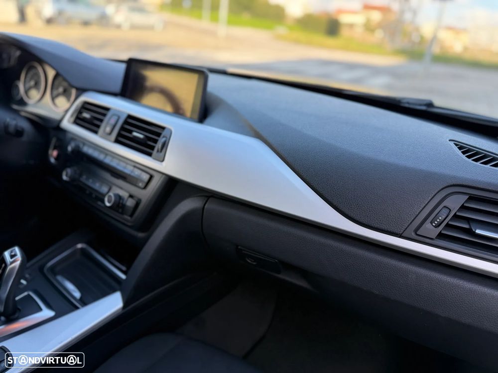 BMW 320 d EfficientDynamics Auto - 11