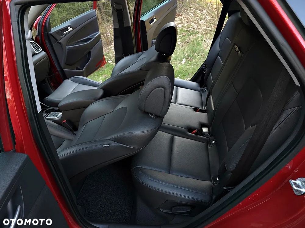 Hyundai Tucson 2.0 CRDI 4WD Automatik Premium - 38