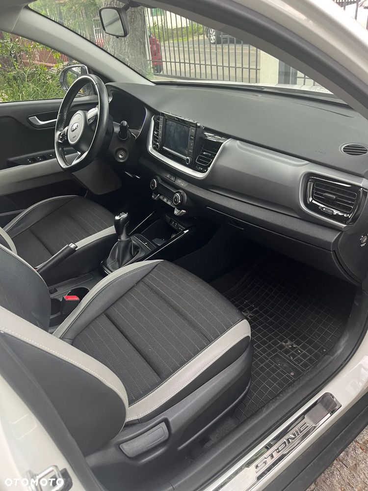Kia Stonic 1.4 L - 5