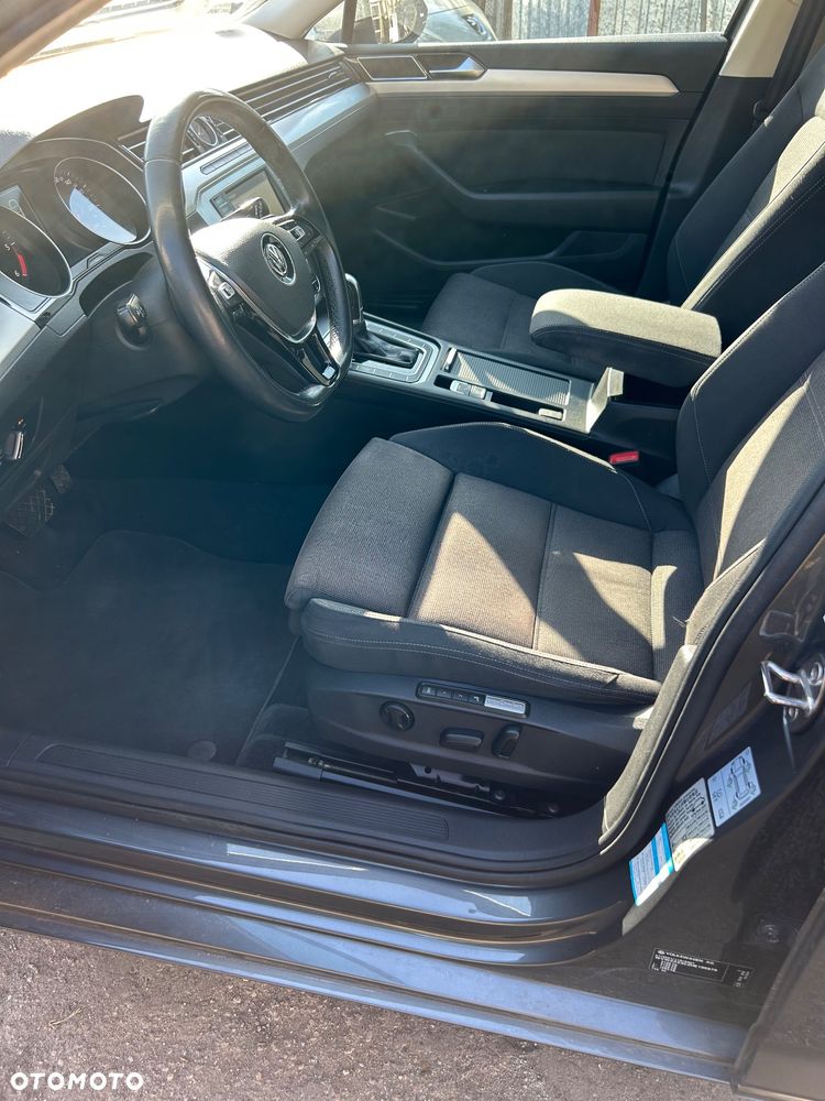 Volkswagen Passat - 27