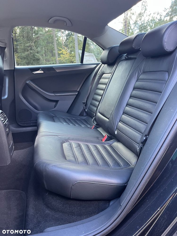Volkswagen Jetta 2.0 TDI DPF DSG Trendline - 16