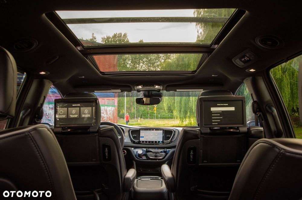 Chrysler Pacifica - 35