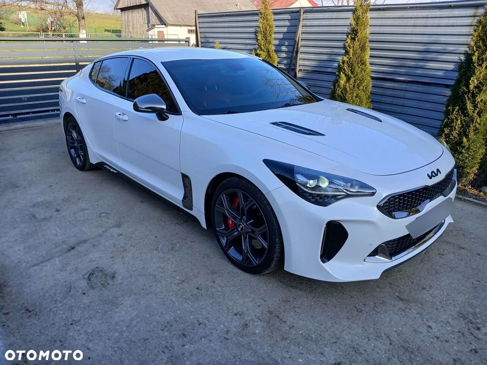 Kia Stinger - 1
