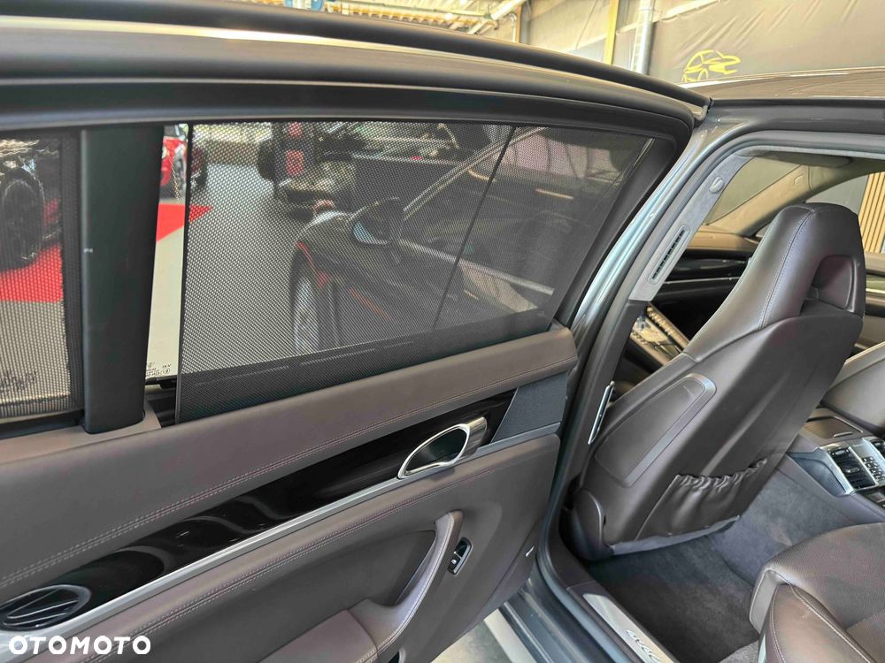 Porsche Panamera 4S Executive - 23