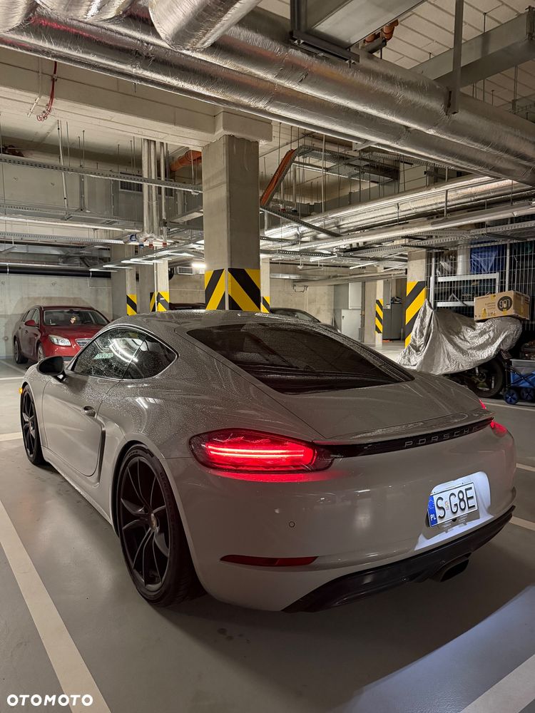Porsche 718 Cayman - 22