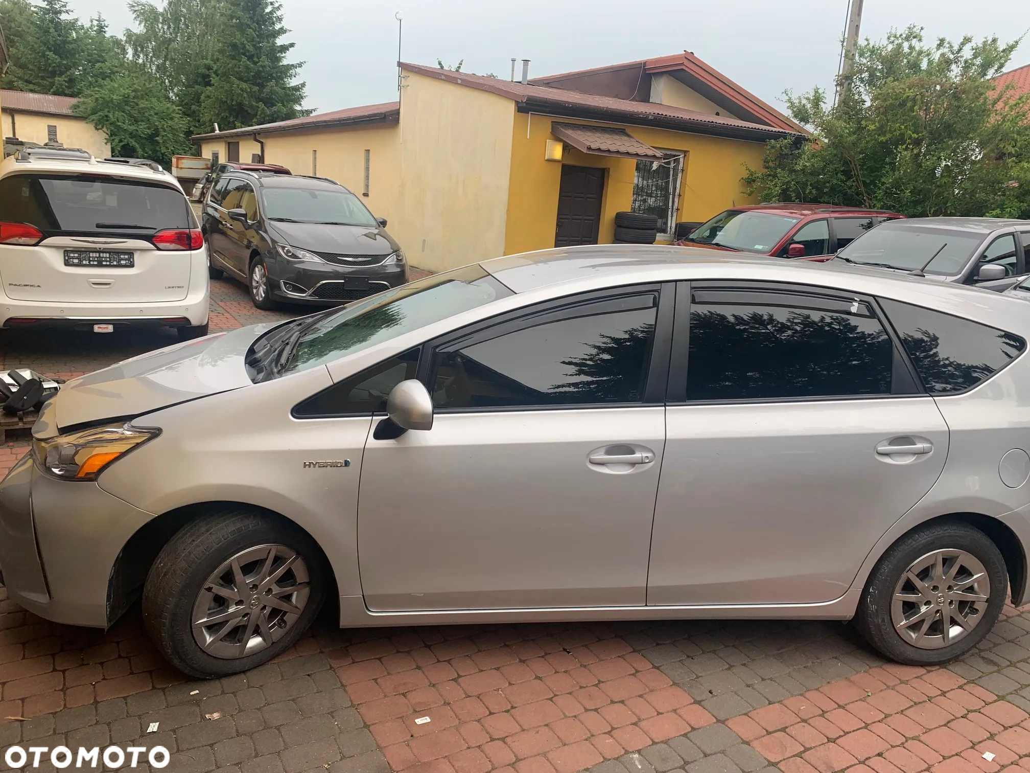 Toyota Prius+ (Hybrid) Life - 8