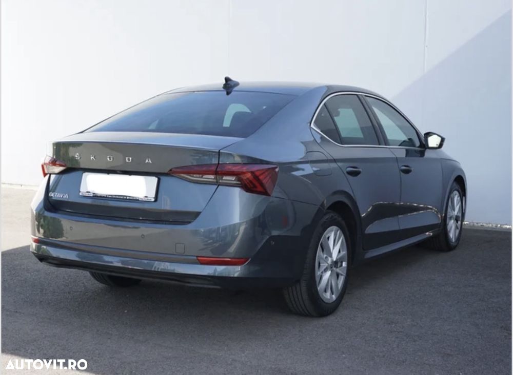 Skoda Octavia 2.0 TDI DSG Style - 3