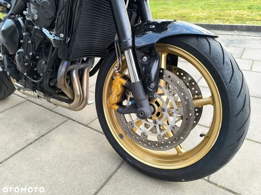 Triumph Street Triple - 16