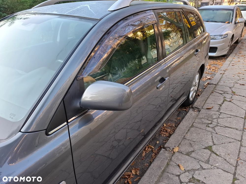 Toyota Avensis 2004 photo 2