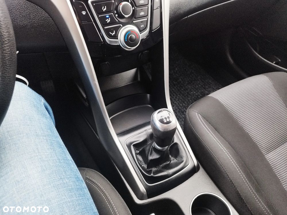 Hyundai i30 blue 1.4 Style - 39