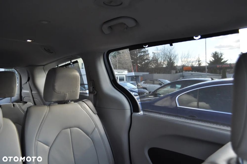 Chrysler Pacifica - 27