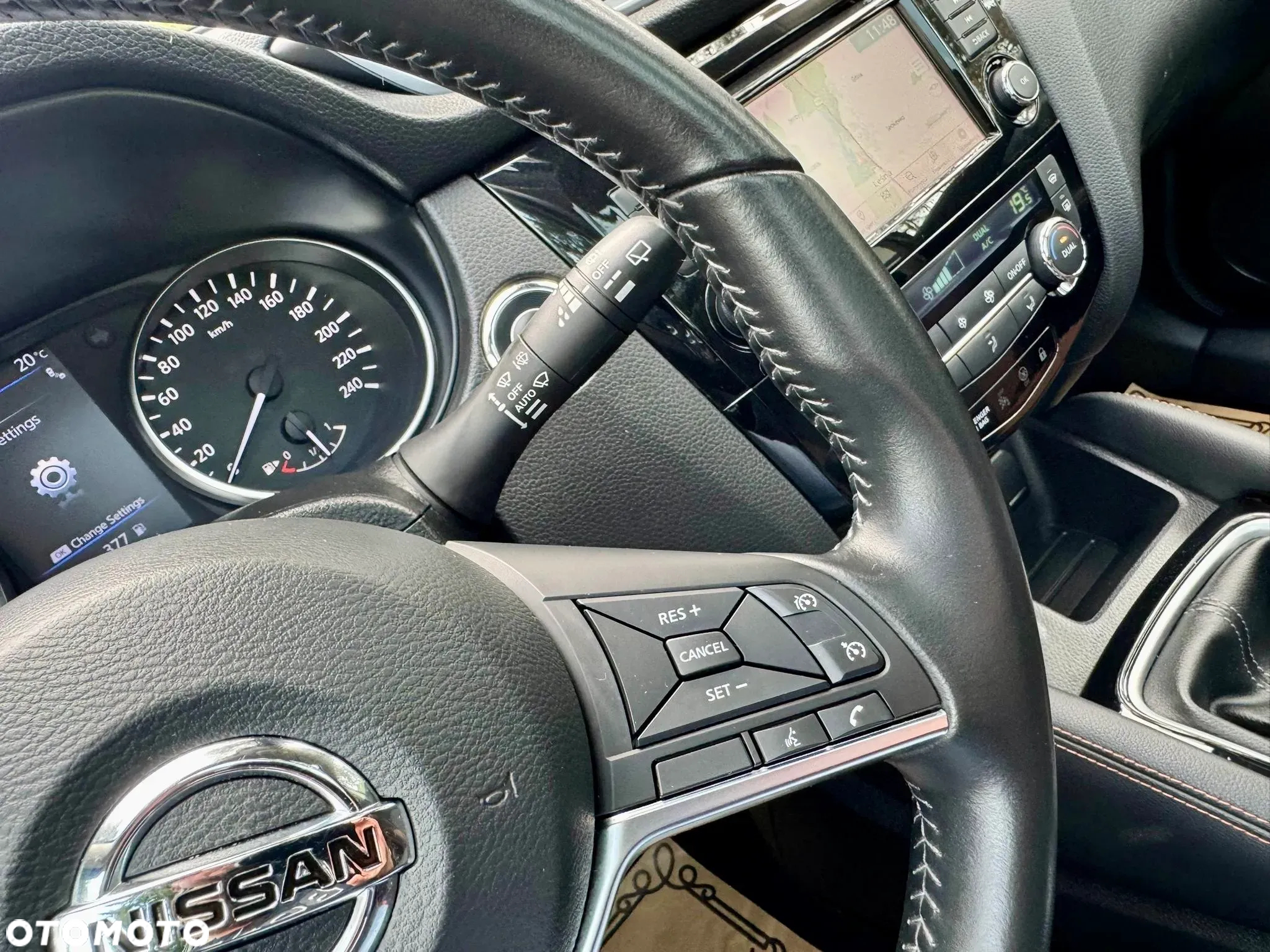 Nissan Qashqai 1.3 DIG-T N-Connecta - 24