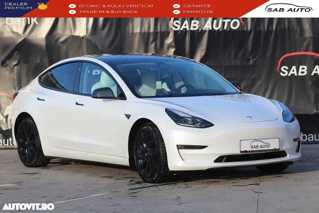 Tesla Model 3 - 1