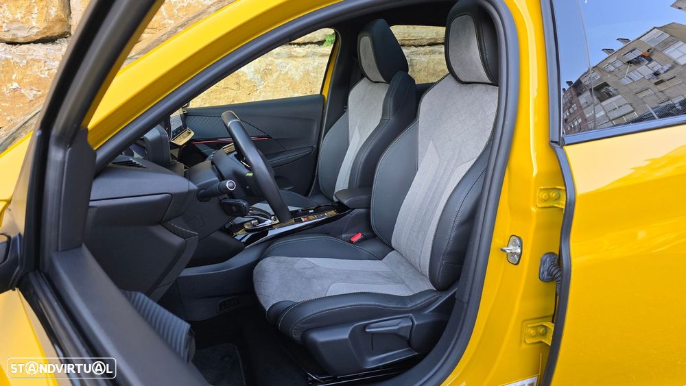 Peugeot e-208 GT - 44