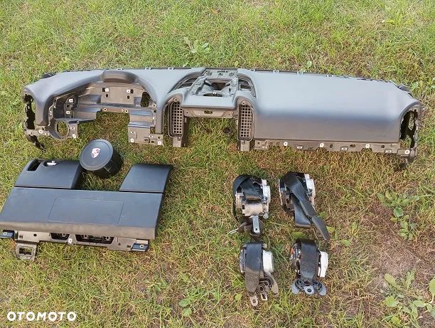 Deska, poduszki, pasy Porsche Cayenne II 75P 2010-r.