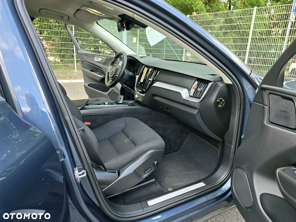 Volvo XC 60 B5 B AWD Momentum Pro - 32