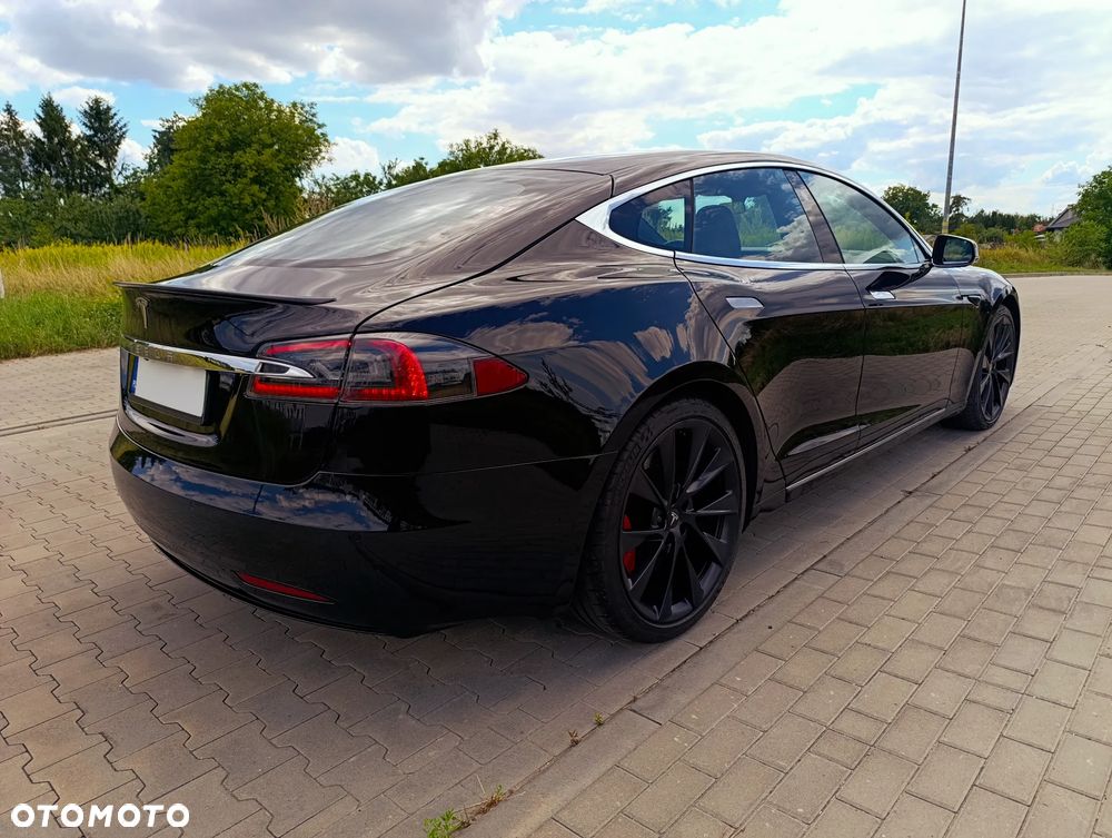 Tesla Model S - 25