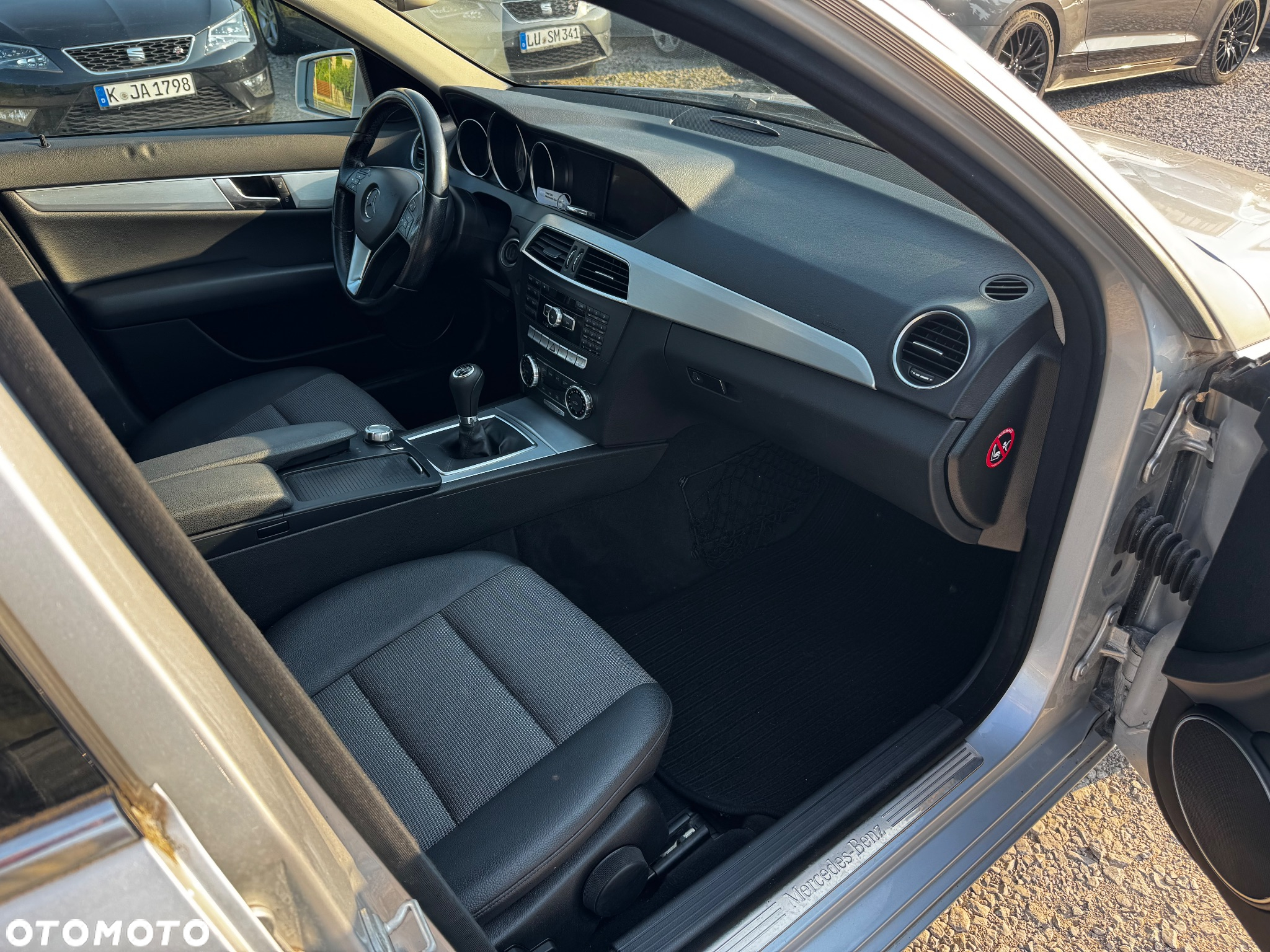 Mercedes-Benz Klasa C 200 CGI BlueEff Avantgarde - 24