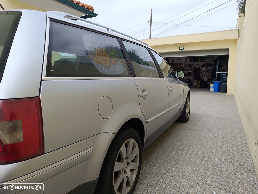 VW Passat 1.9 TDi Highline - 12