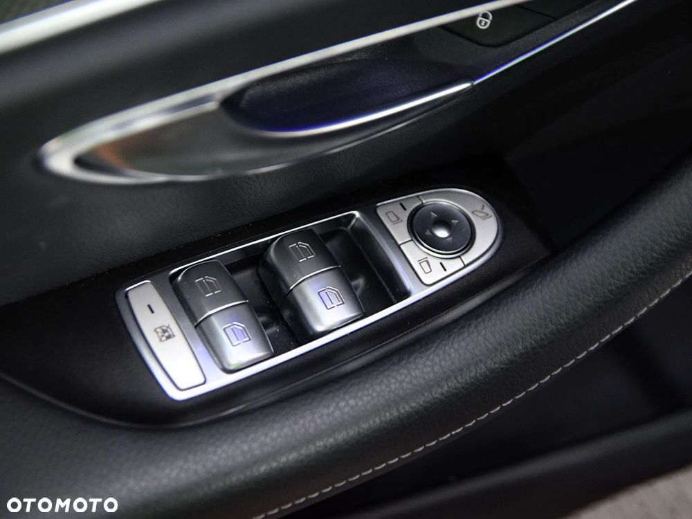 Mercedes-Benz Klasa E 300 de 4Matic 9G-TRONIC - 18