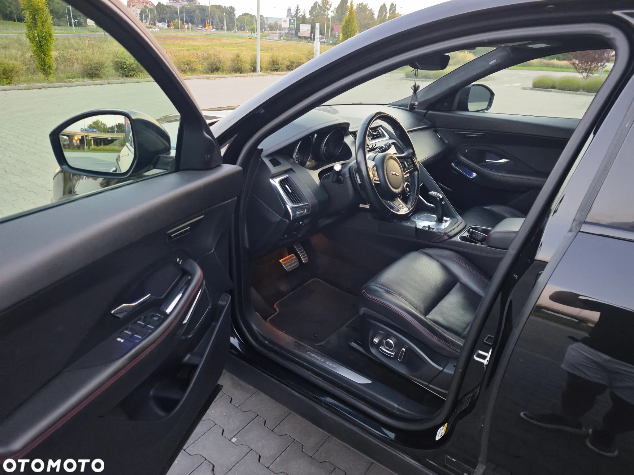 Jaguar E-Pace 2.0 i4D AWD R-Dynamic S - 15