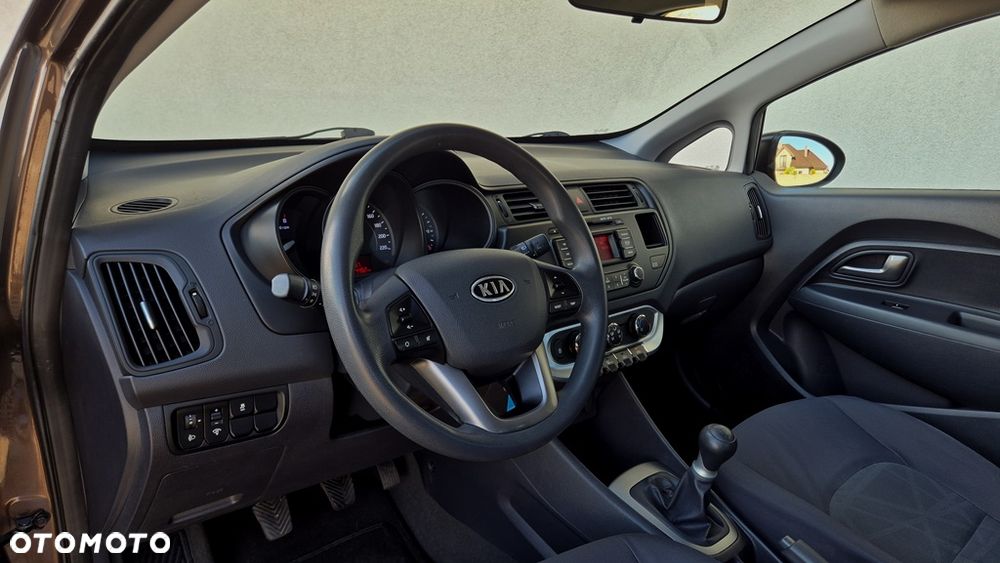 Kia Rio 1.2 L - 5